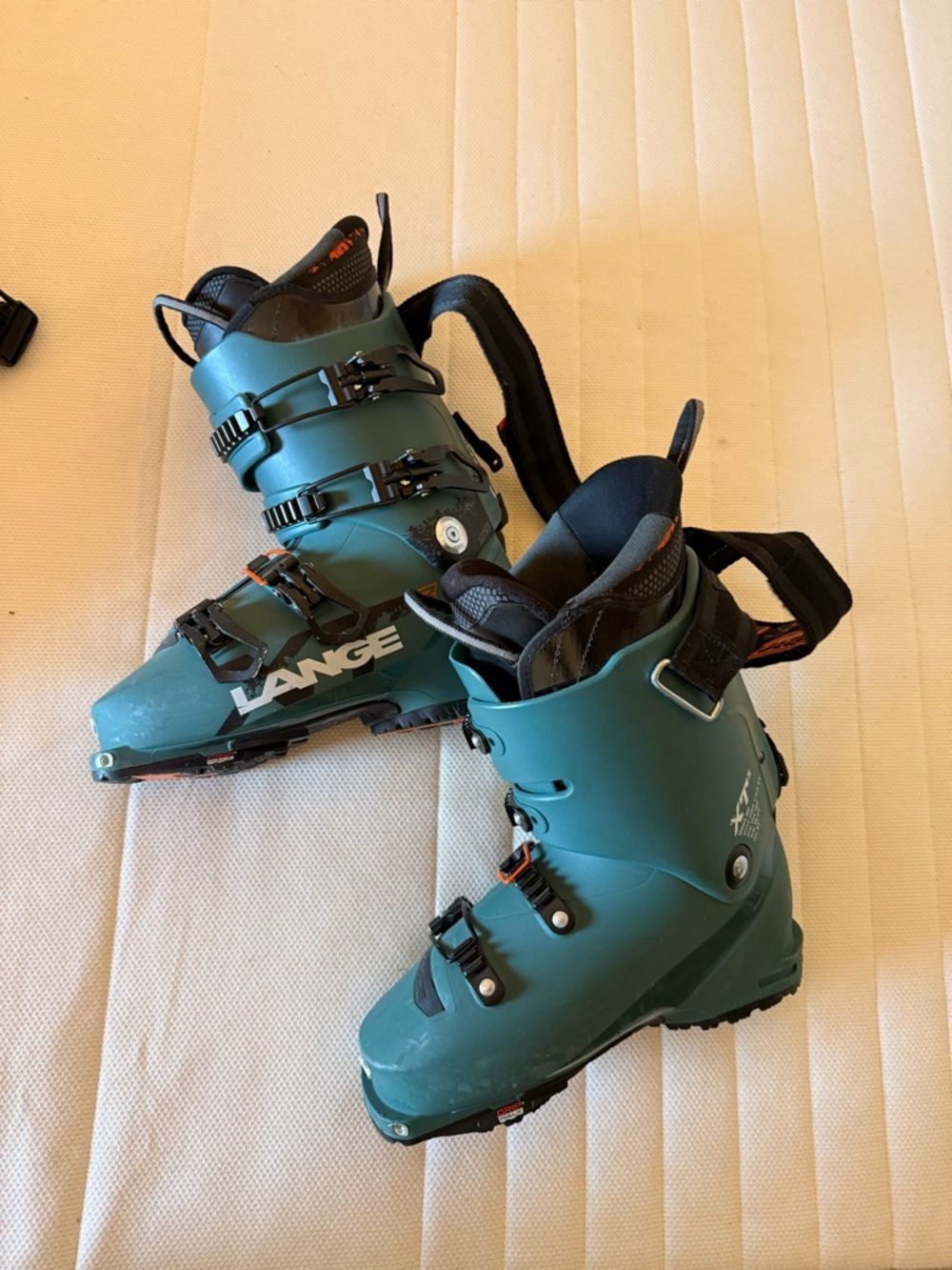 Lange Kids Green Alpine Ski Boots with Black Accents